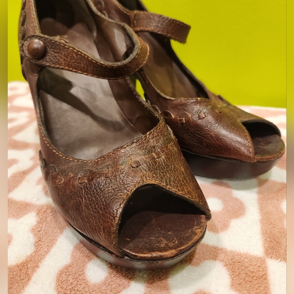 Vintage Leather Heels - Picture 4 of 5